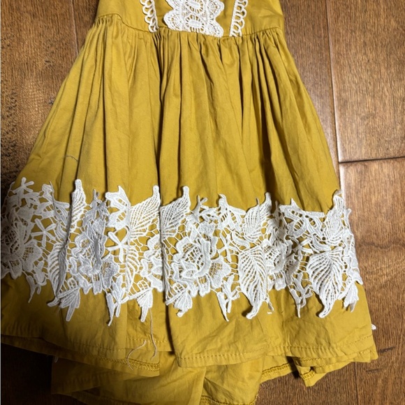 Trish scully child dress size 12/18 months very detailed design - Picture 3 of 6